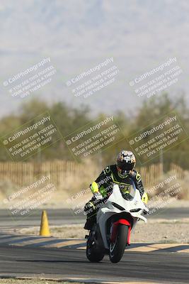 media/Oct-30-2025-Racers Edge (Thu) [[dabbdaf680]]/3-B Group/Session 2 Turn 2/